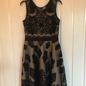 Versona - Black & Cream Laced Dress